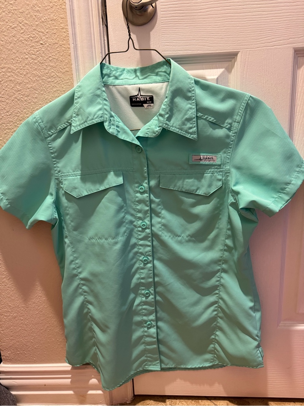 Habit Women’s Short-Sleeve Button-Down Shirt in Mint